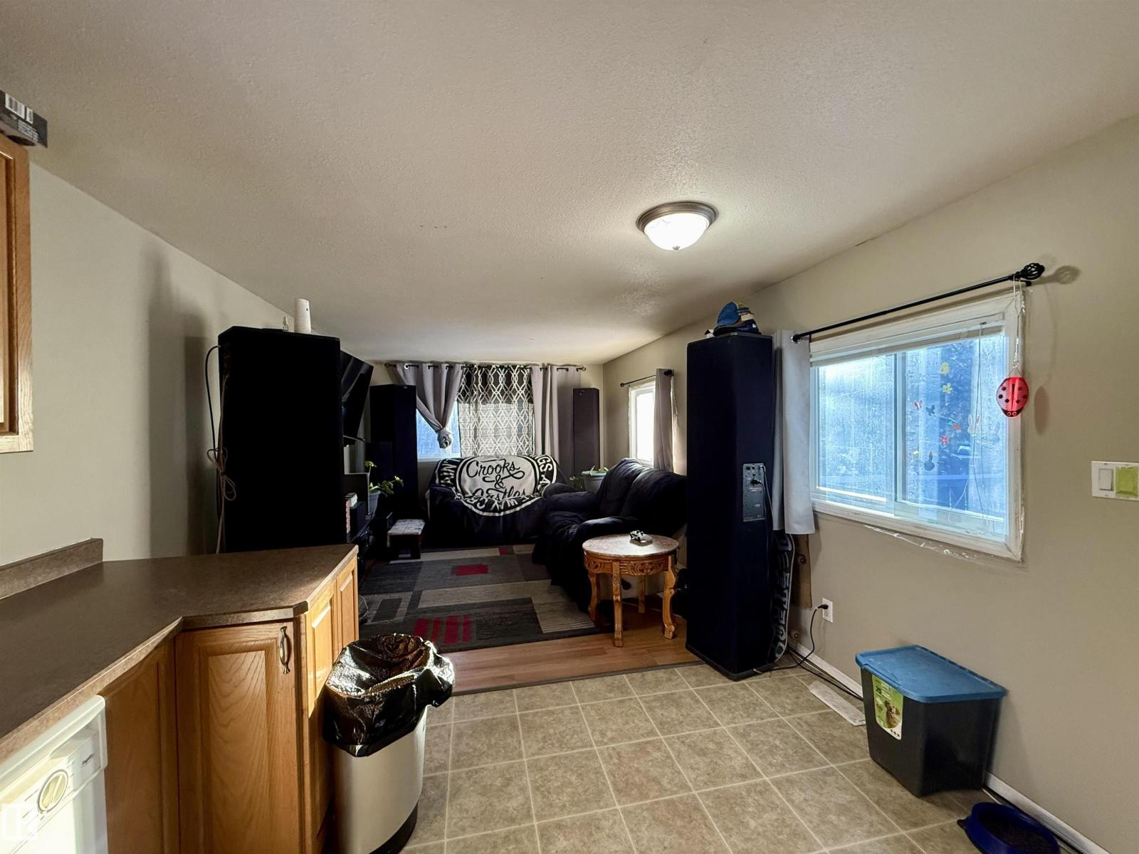 5072 43 ST - 16