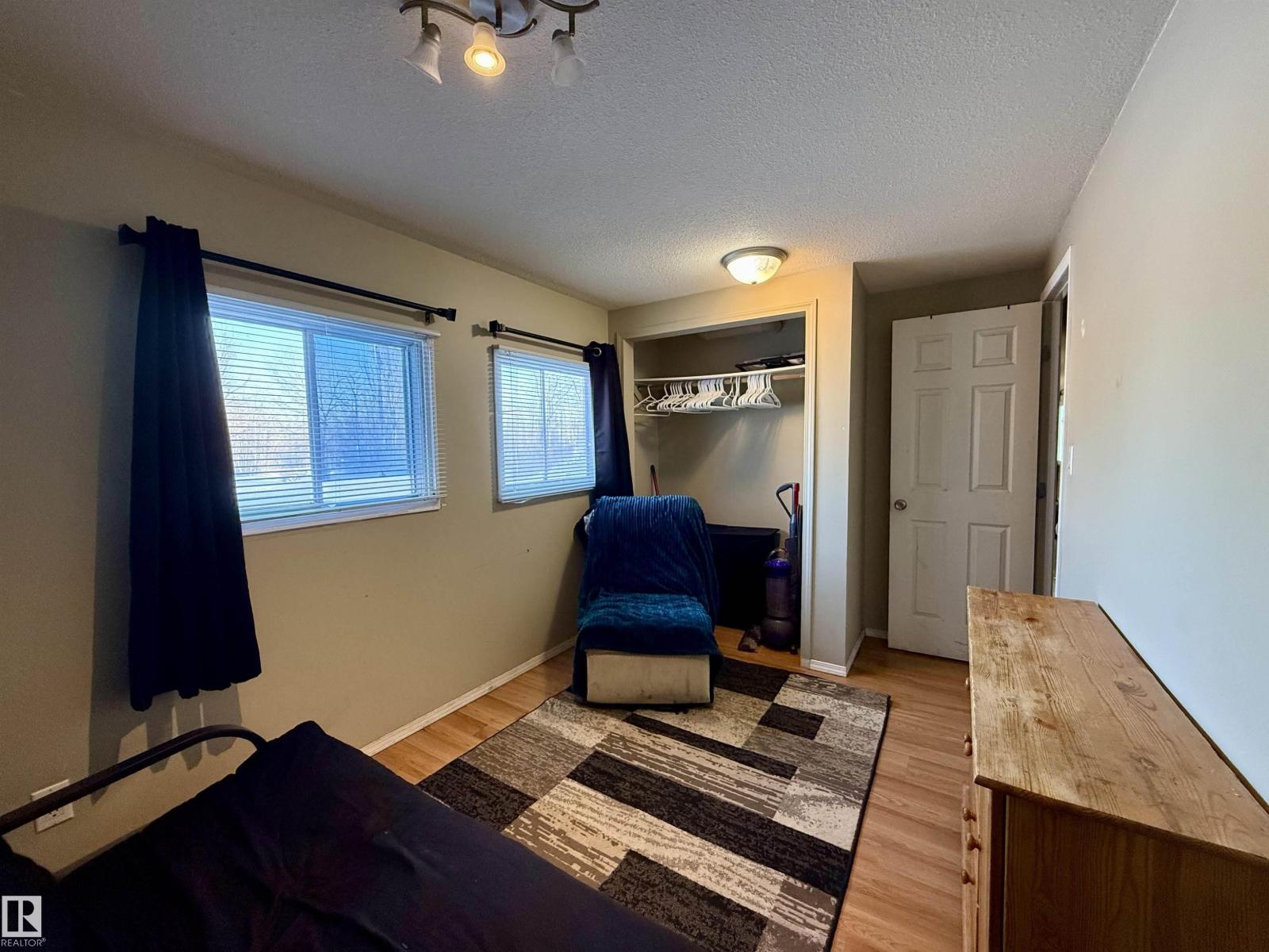 5072 43 ST - 19