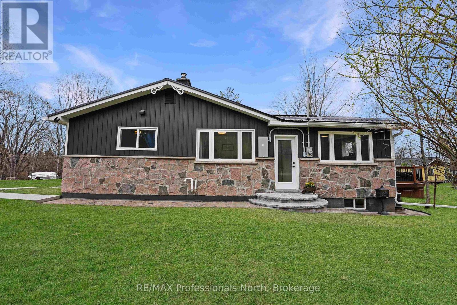 1392 OLD DONALD ROAD - 43