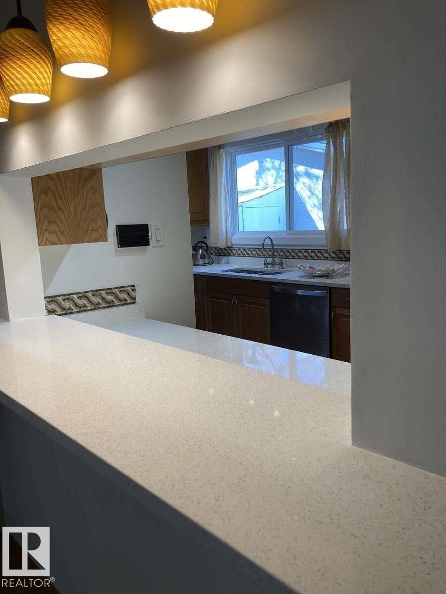 15212 86 AV NW, Edmonton