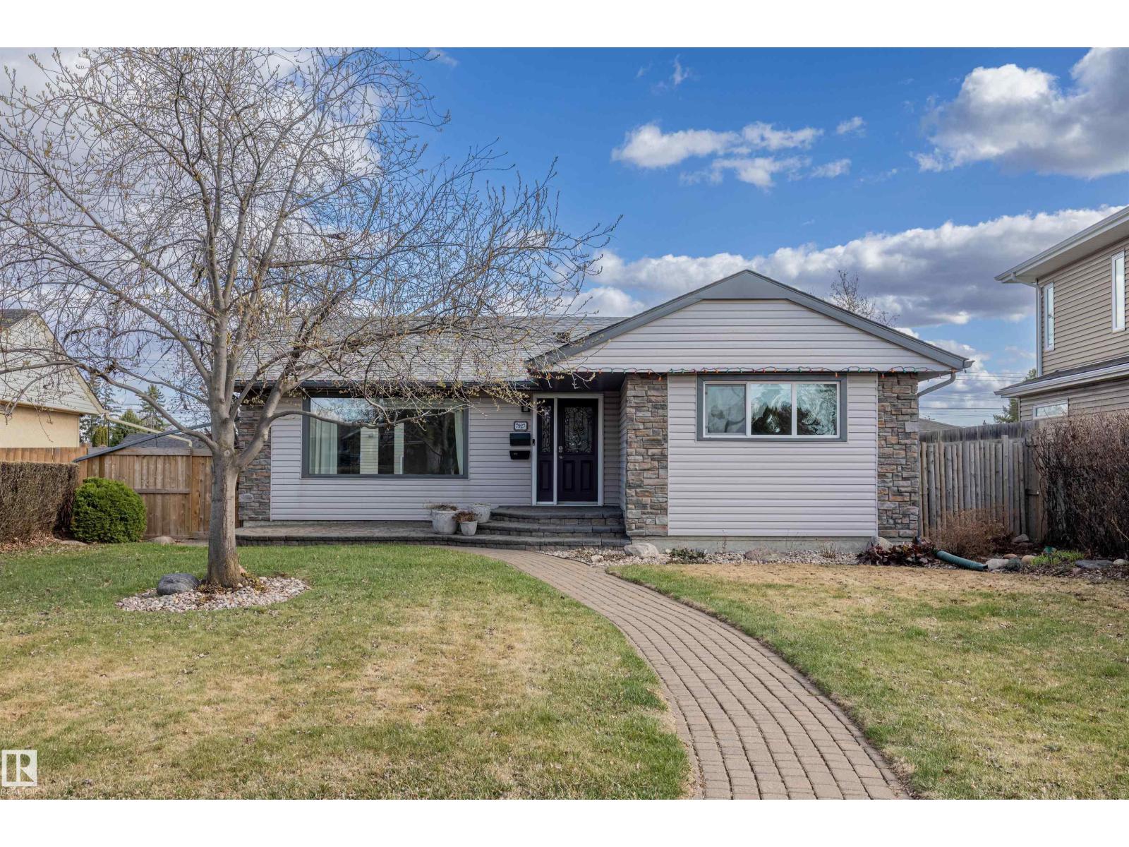 7927 71 AV NW, Edmonton