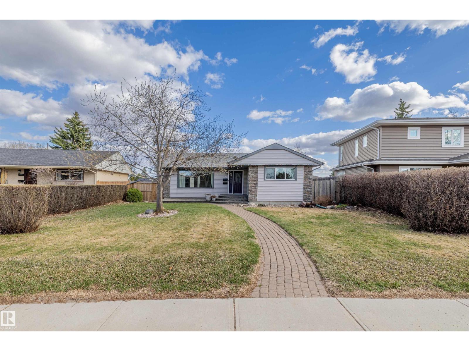 7927 71 AV NW, Edmonton