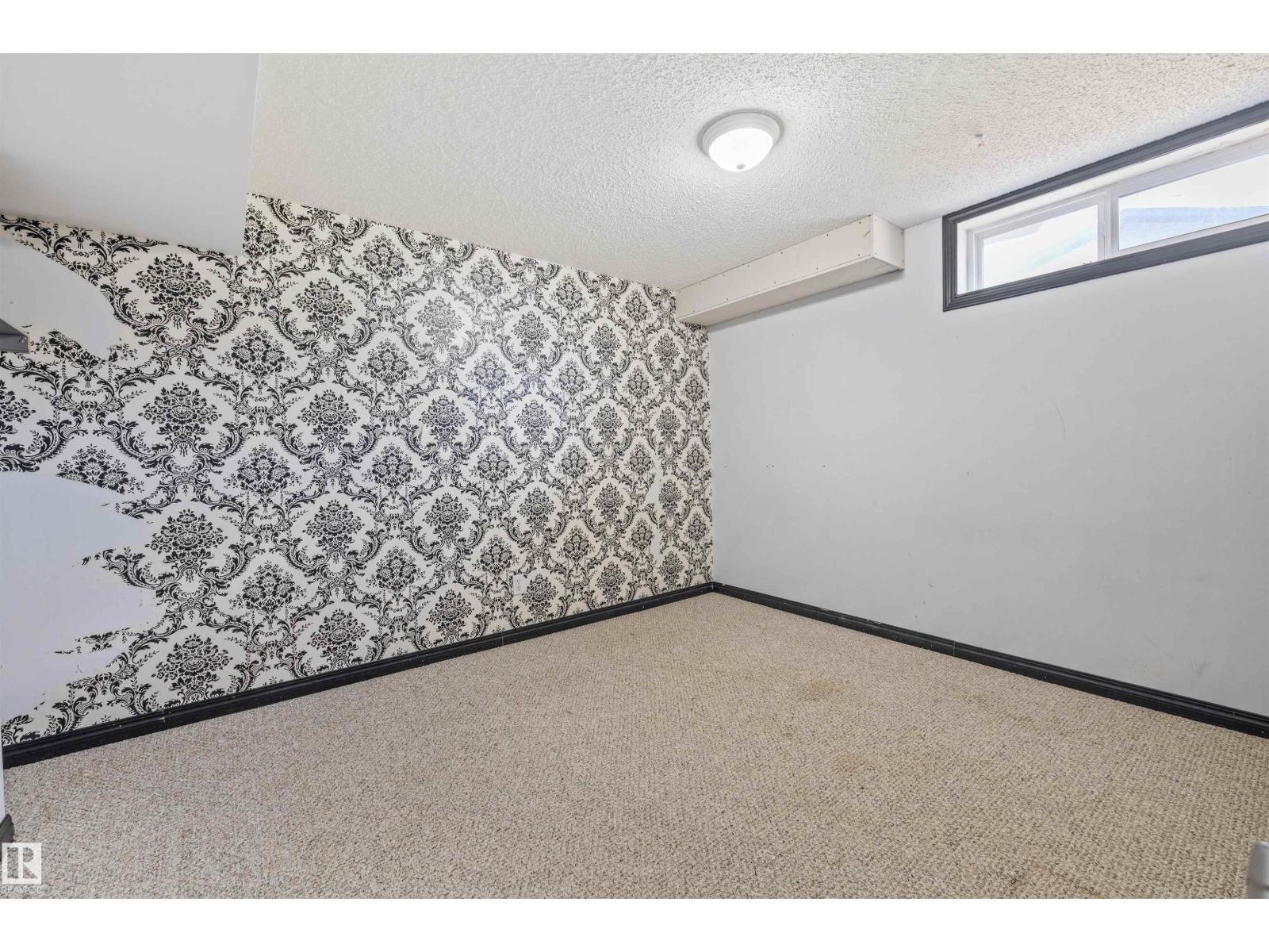 7927 71 AV NW, Edmonton
