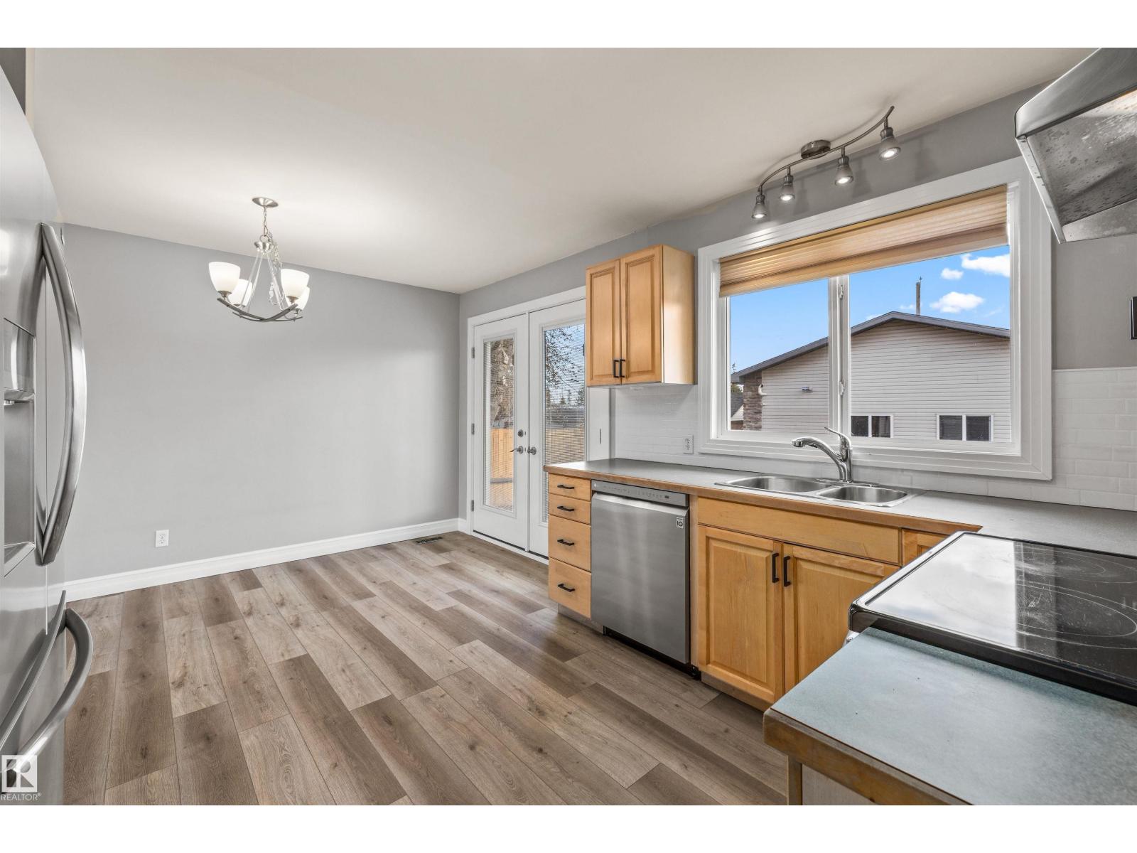 7927 71 AV NW, Edmonton