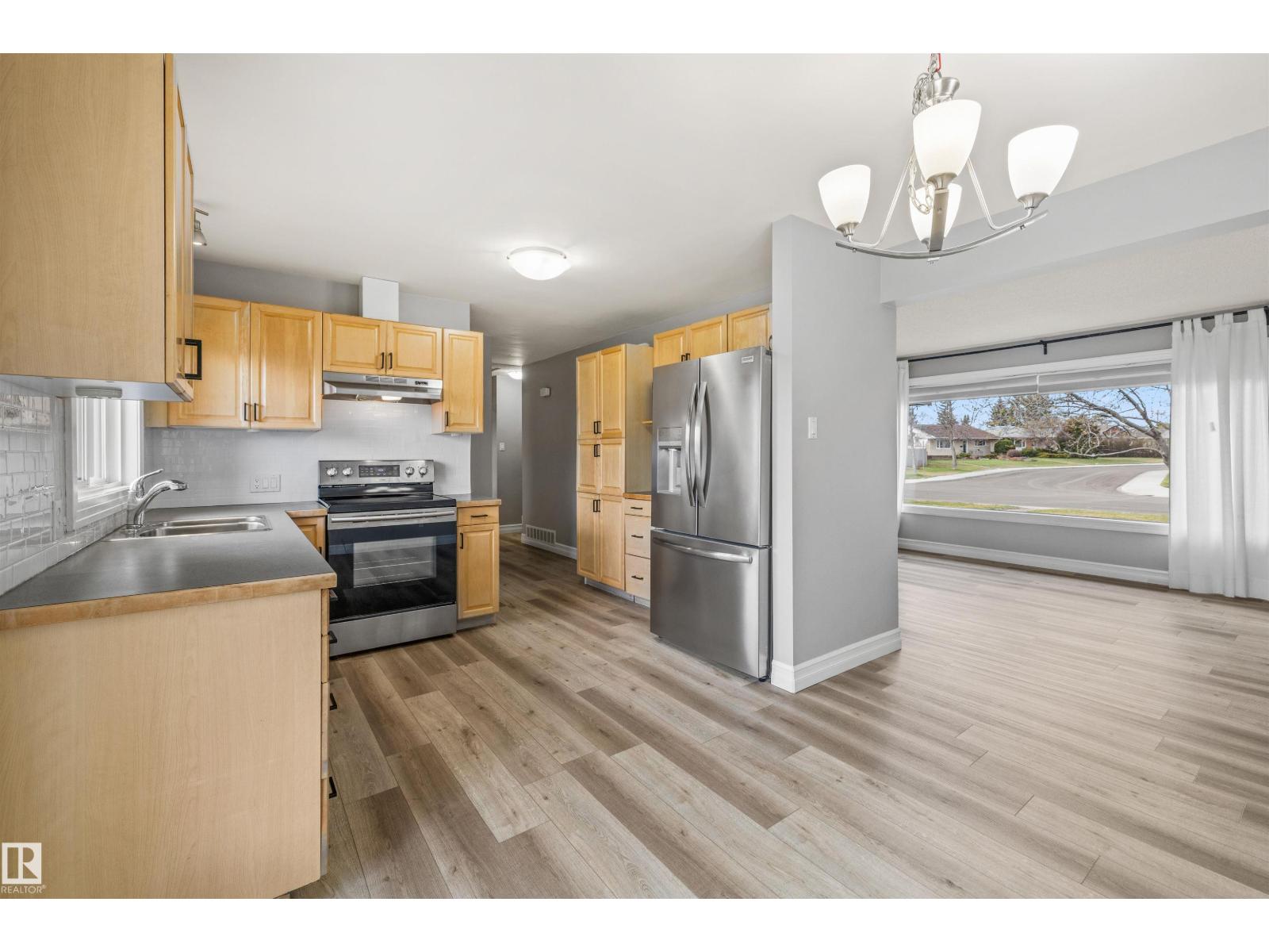 7927 71 AV NW, Edmonton