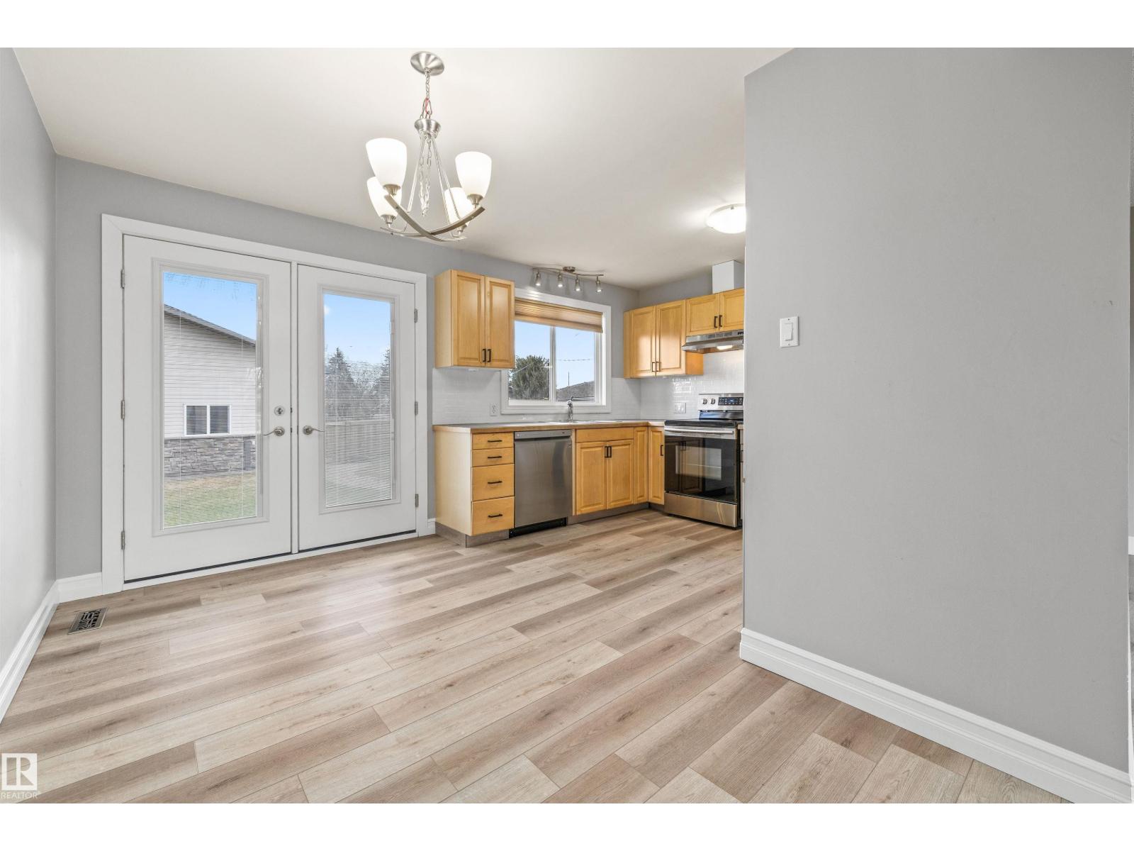 7927 71 AV NW, Edmonton