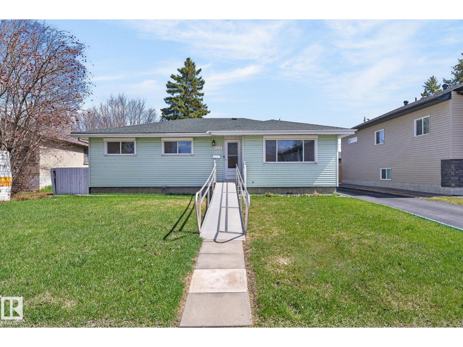 10719 152 ST NW, Edmonton