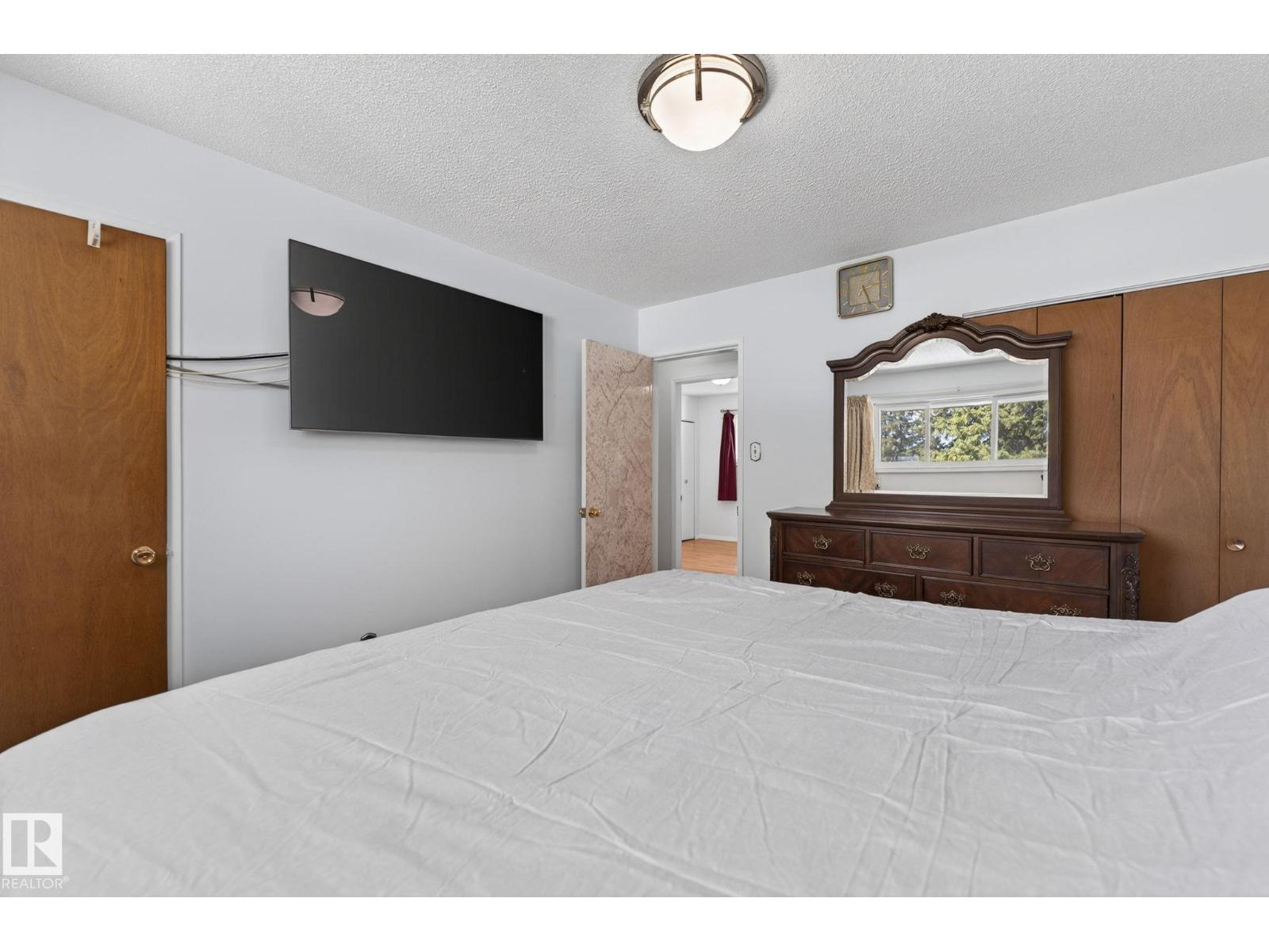 10719 152 ST NW, Edmonton