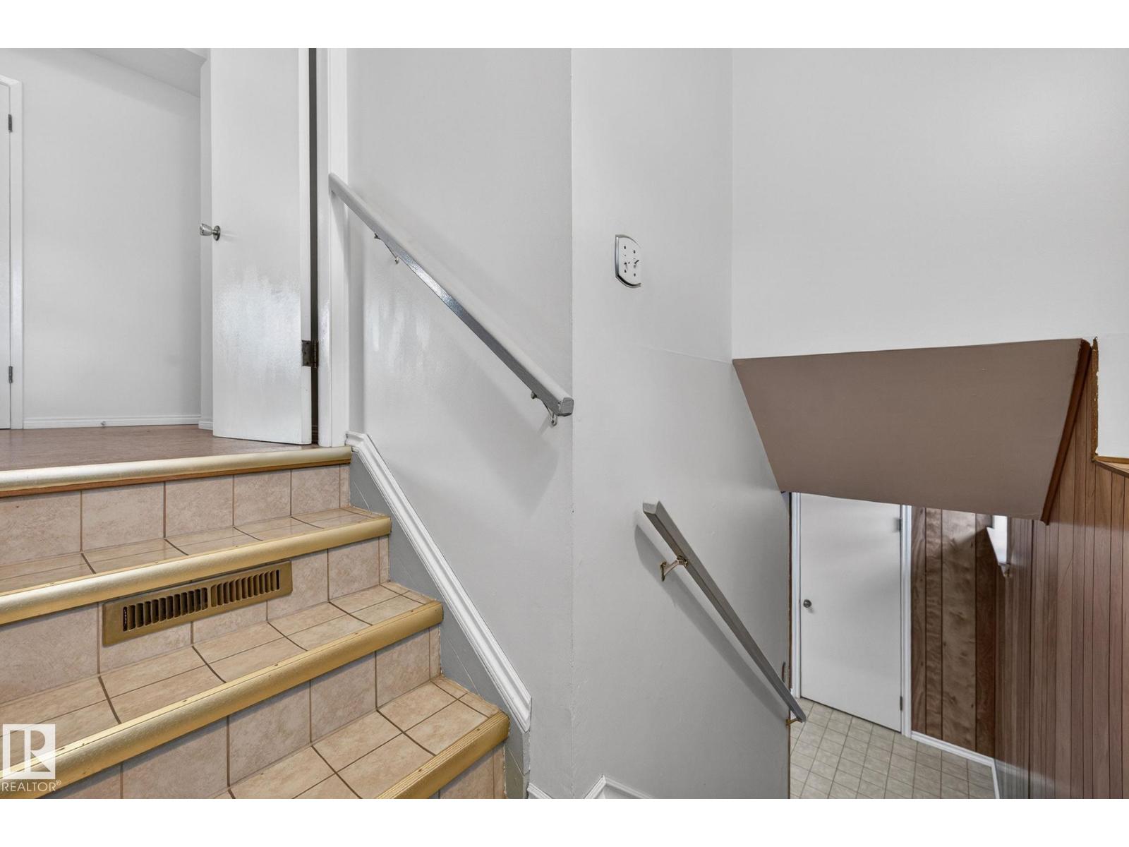 10719 152 ST NW, Edmonton