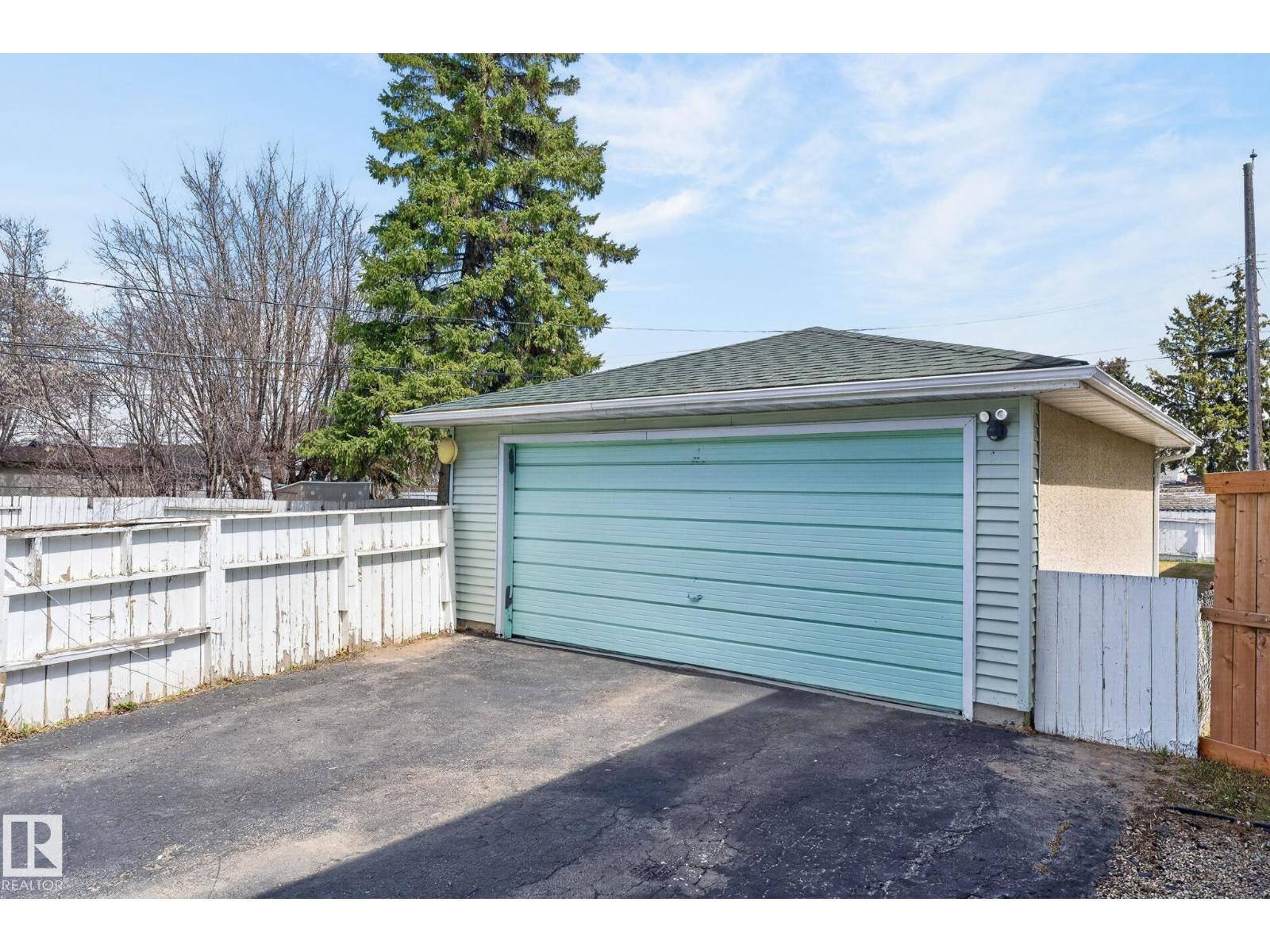 10719 152 ST NW, Edmonton