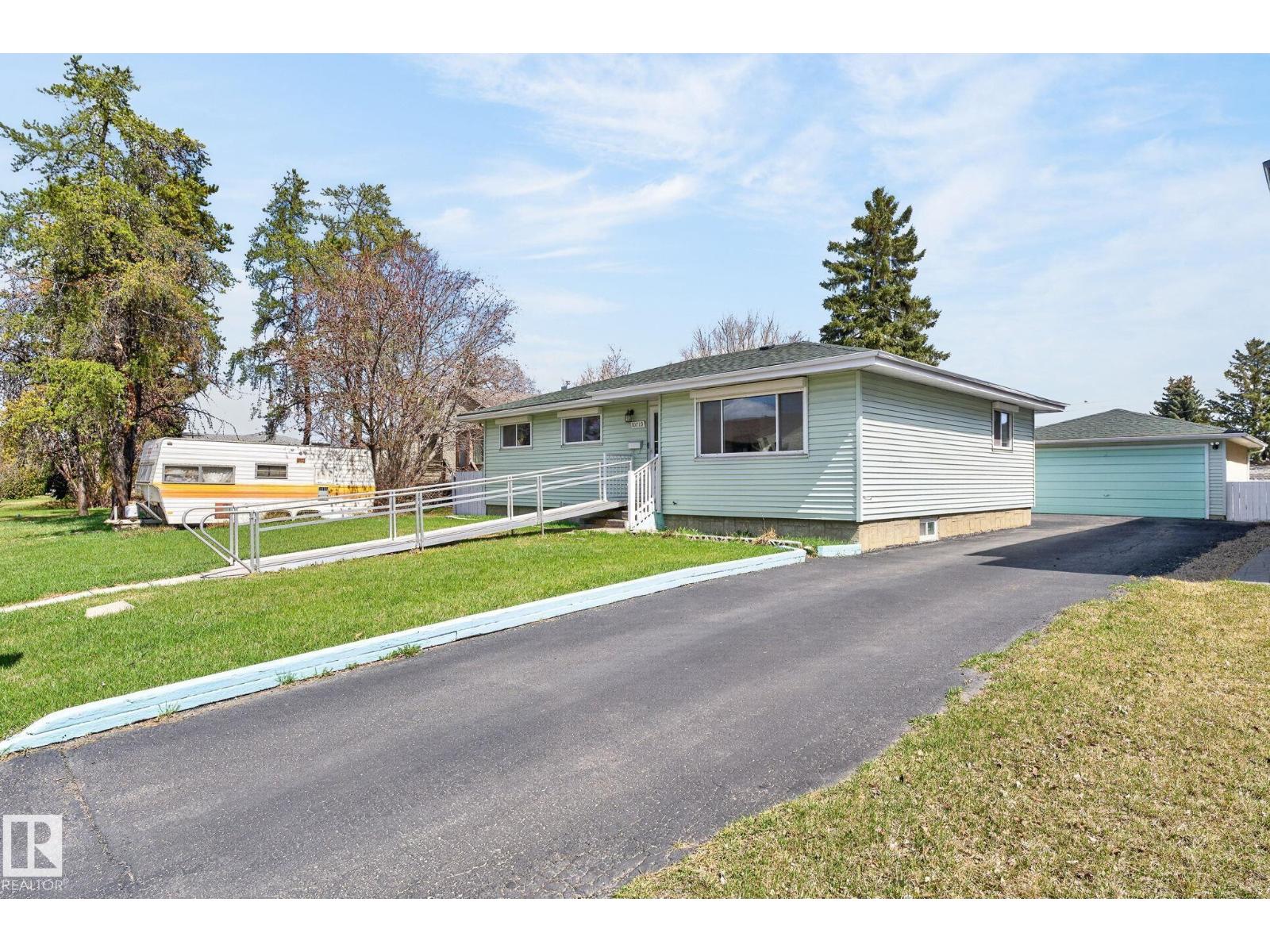 10719 152 ST NW, Edmonton