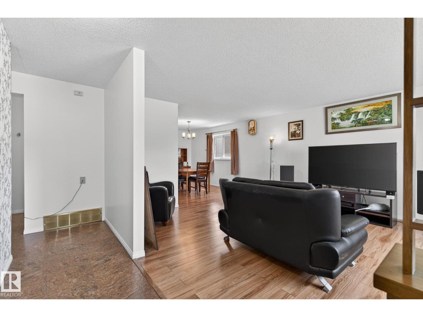 10719 152 ST NW, Edmonton