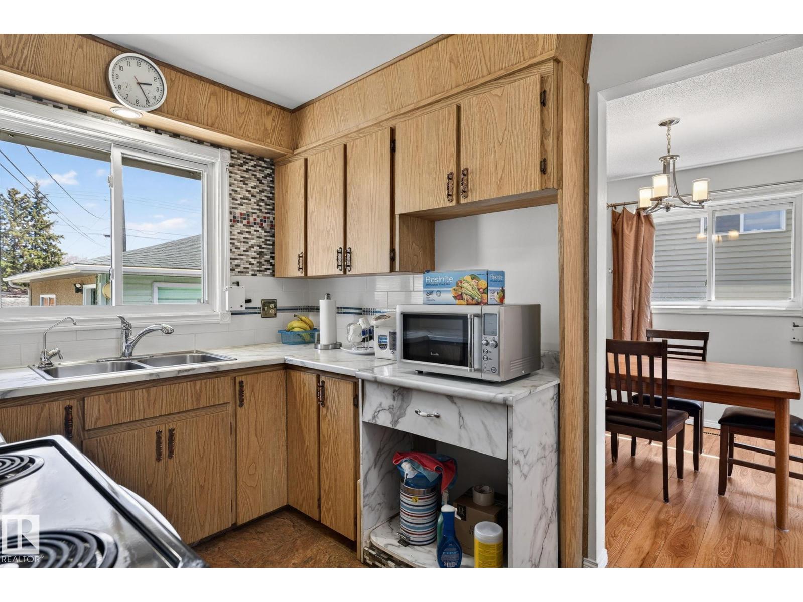 10719 152 ST NW, Edmonton