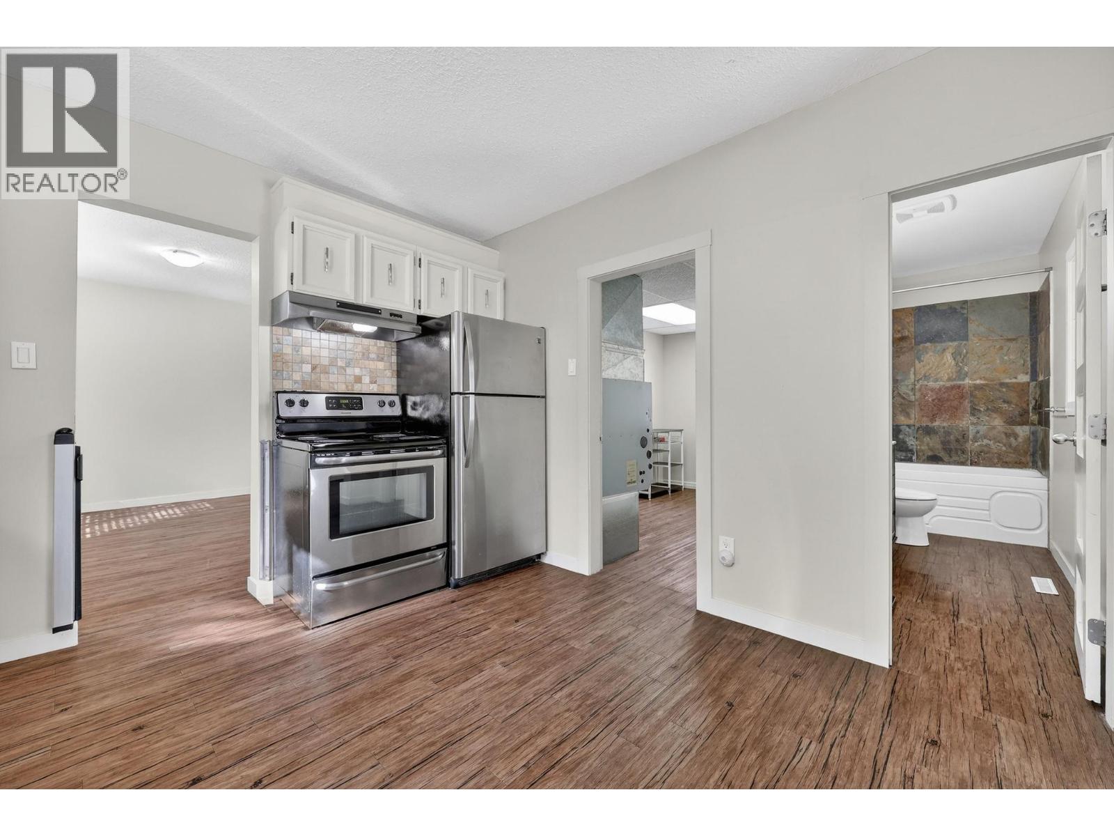 991 Coronation Avenue - 18