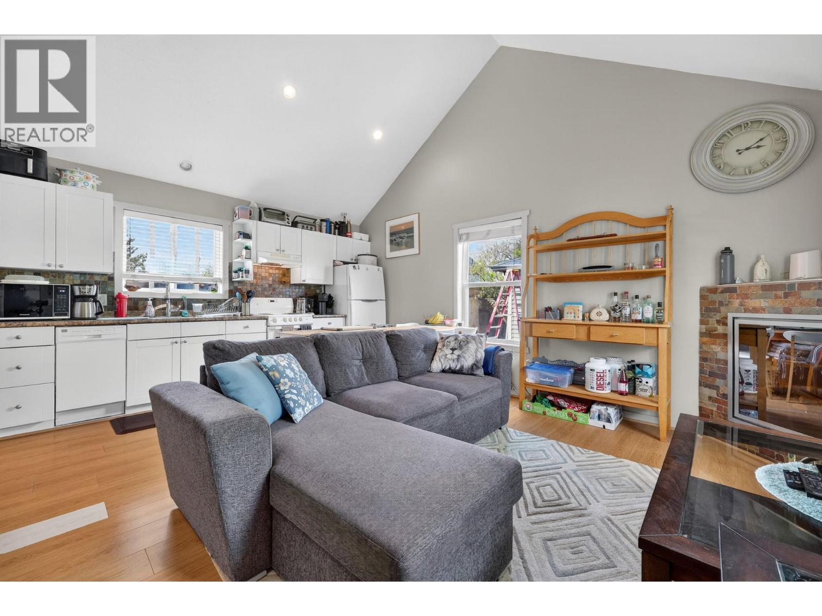 991 Coronation Avenue - 26
