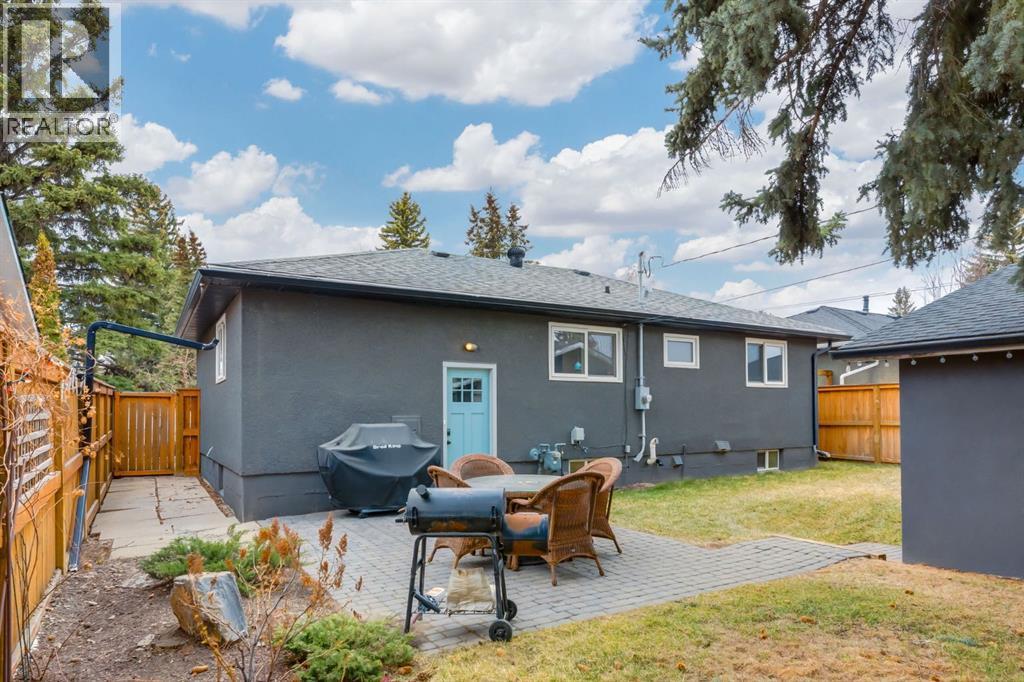 5004 43 Street SW - 45
