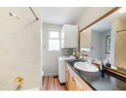 15556 Columbia Avenue, White Rock, BC V4B1K4 Photo 13