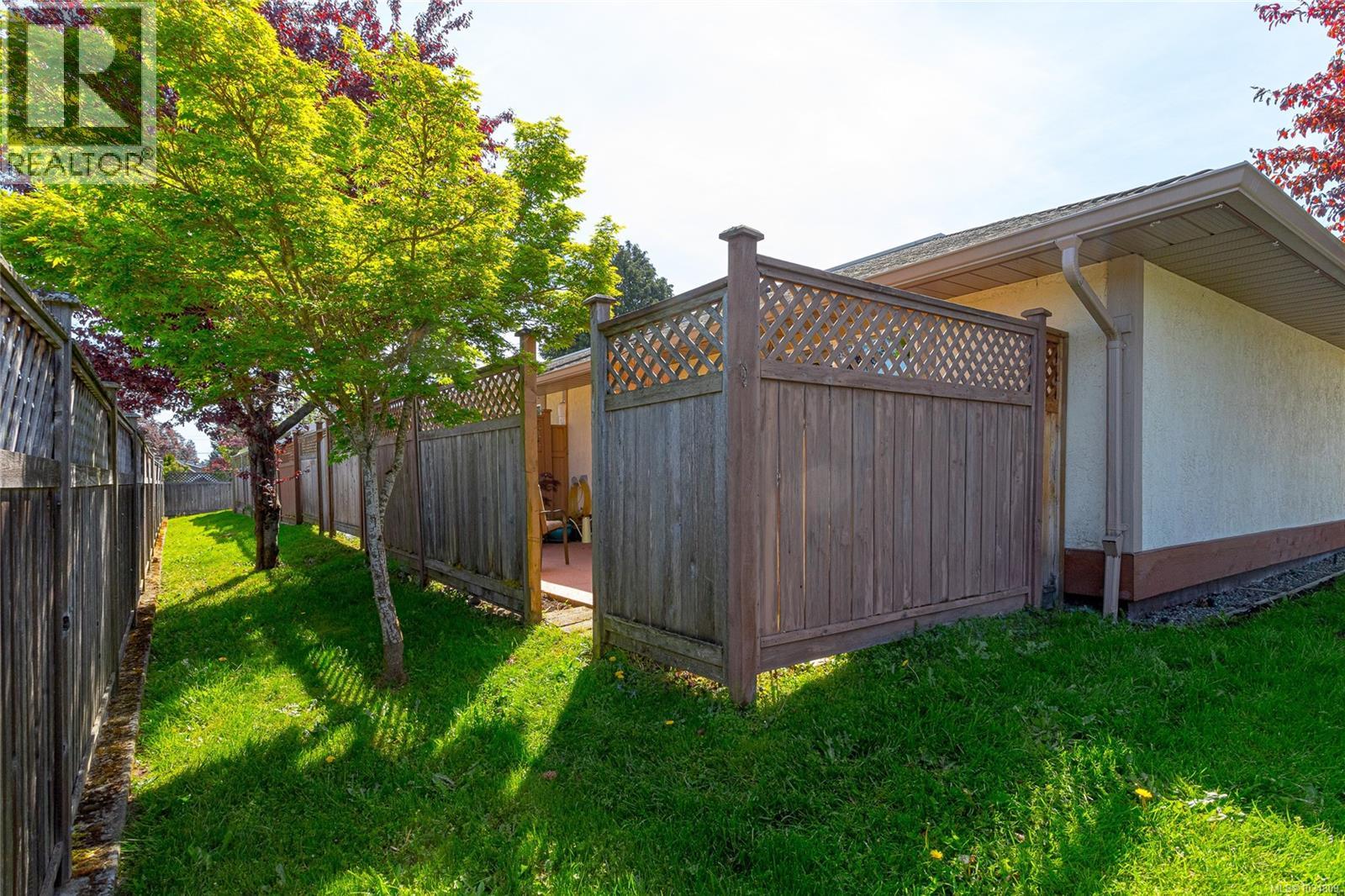 #4 100 Abbey Lane - 29