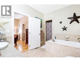 Kitchen - 1781 Thurber Rd, Comox, BC V9M1A4 Photo 7