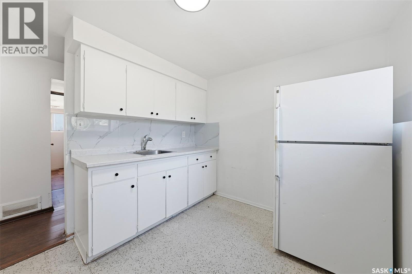 1310 East CENTRE - 26