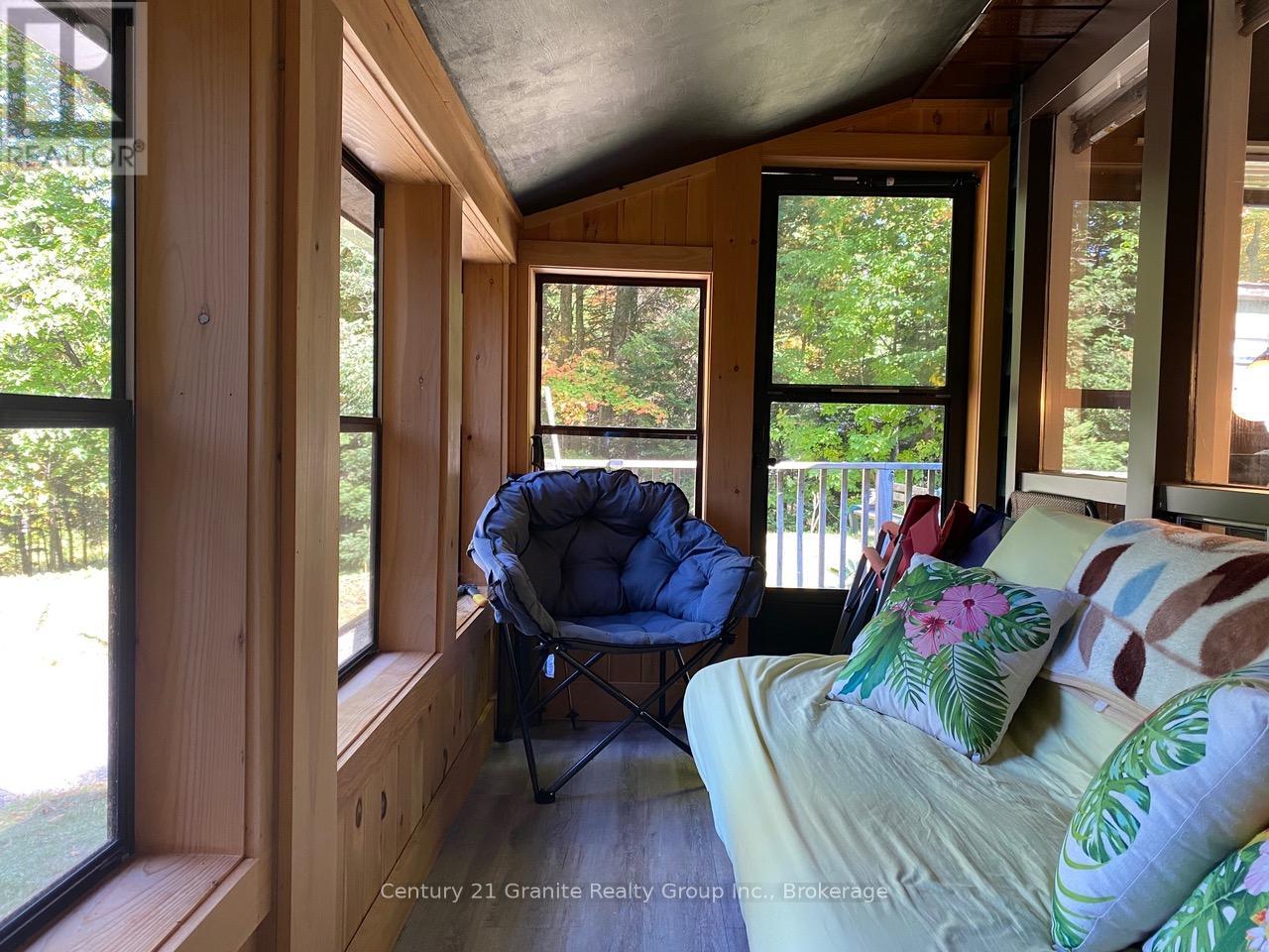 1052 KENSINGTON ROAD - 17
