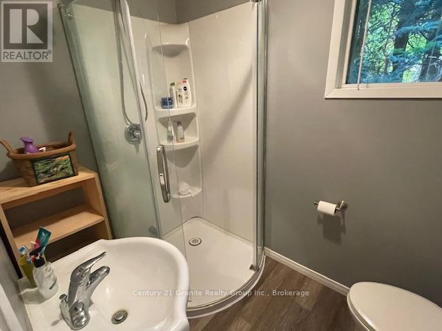 1052 KENSINGTON ROAD - 14