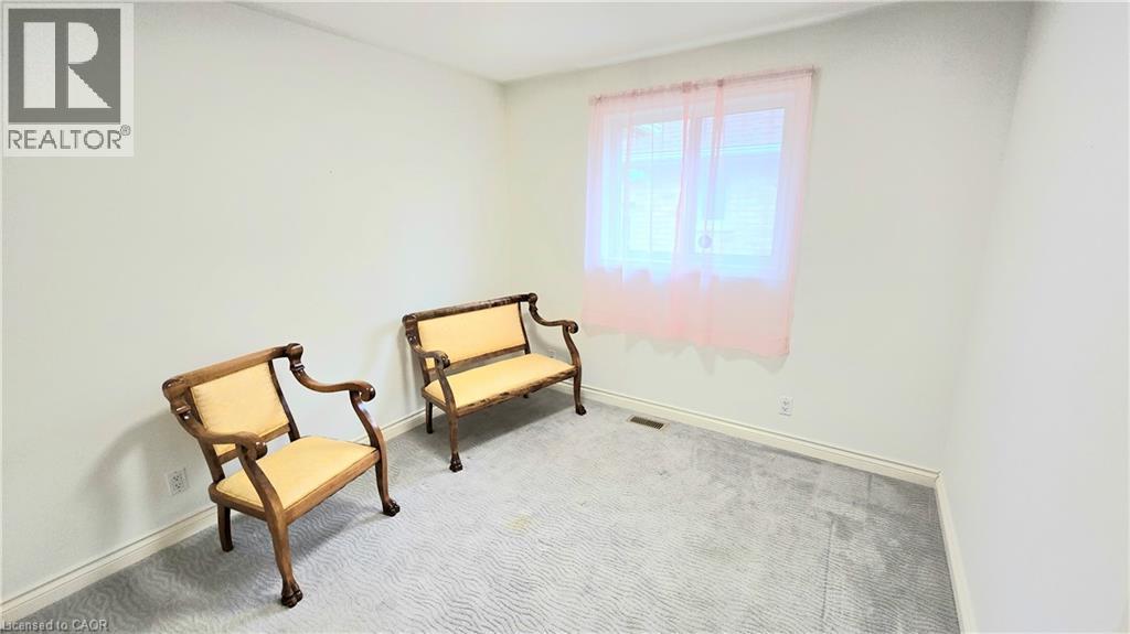 451 QUEEN Street S - 16