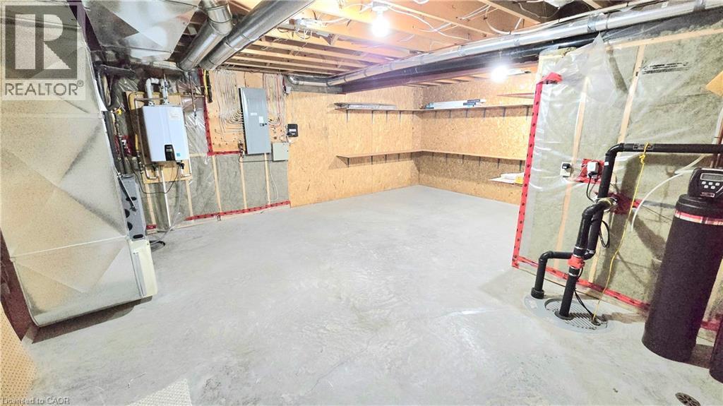 451 QUEEN Street S - 23