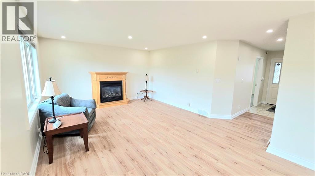 451 QUEEN Street S - 4