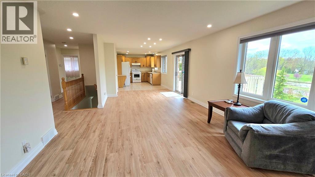 451 QUEEN Street S - 5