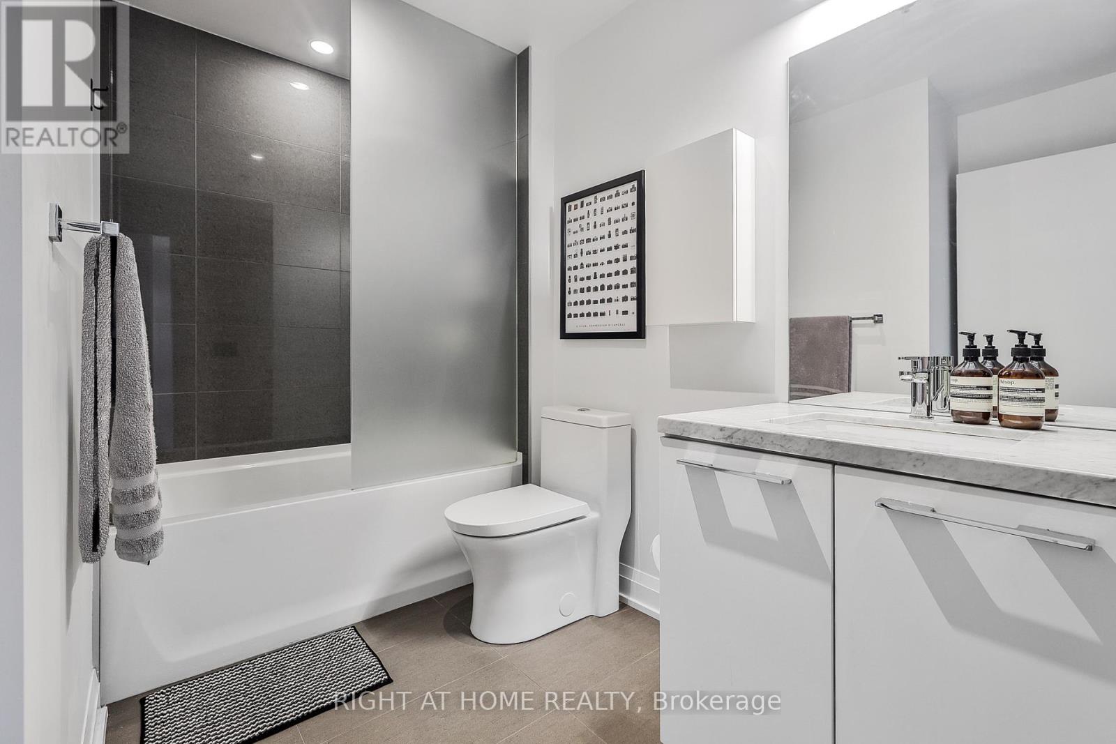 #405 41 OSSINGTON AVENUE - 18