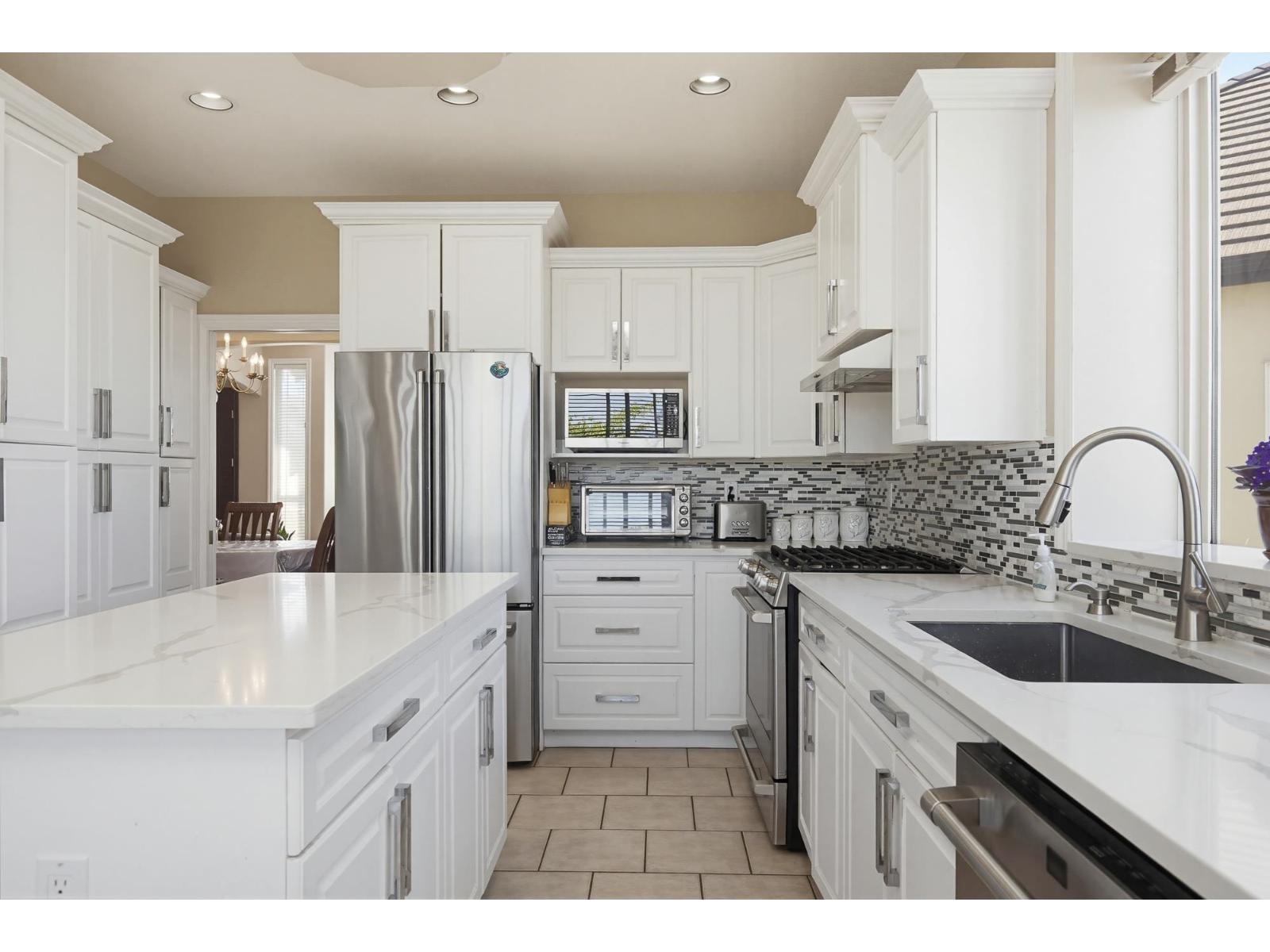 7 Bed, 5 Bath House for Sale in Abbotsford – 3582 VIEWMOUNT PLACE, Abbotsford - Image 7