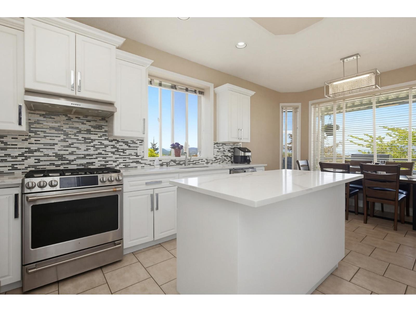 7 Bed, 5 Bath House for Sale in Abbotsford – 3582 VIEWMOUNT PLACE, Abbotsford - Image 9