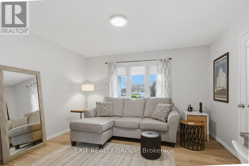 73 SAND BANKS COURT - 15