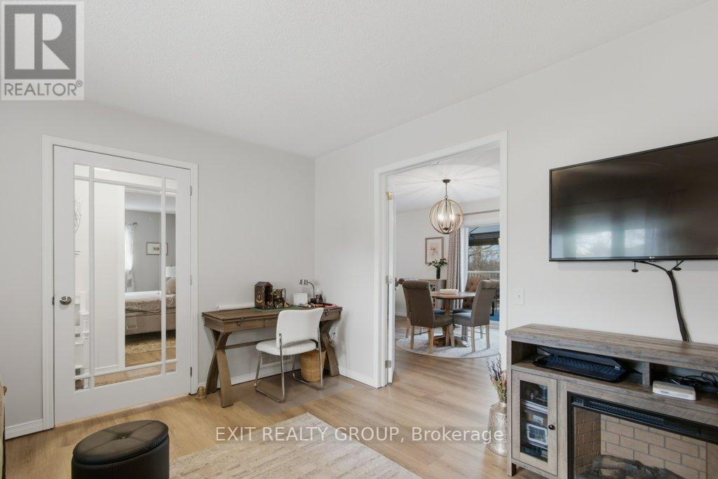 73 SAND BANKS COURT - 16