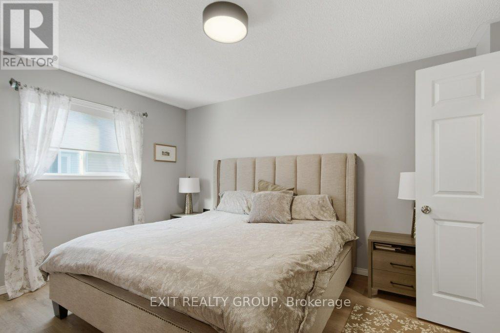 73 SAND BANKS COURT - 17