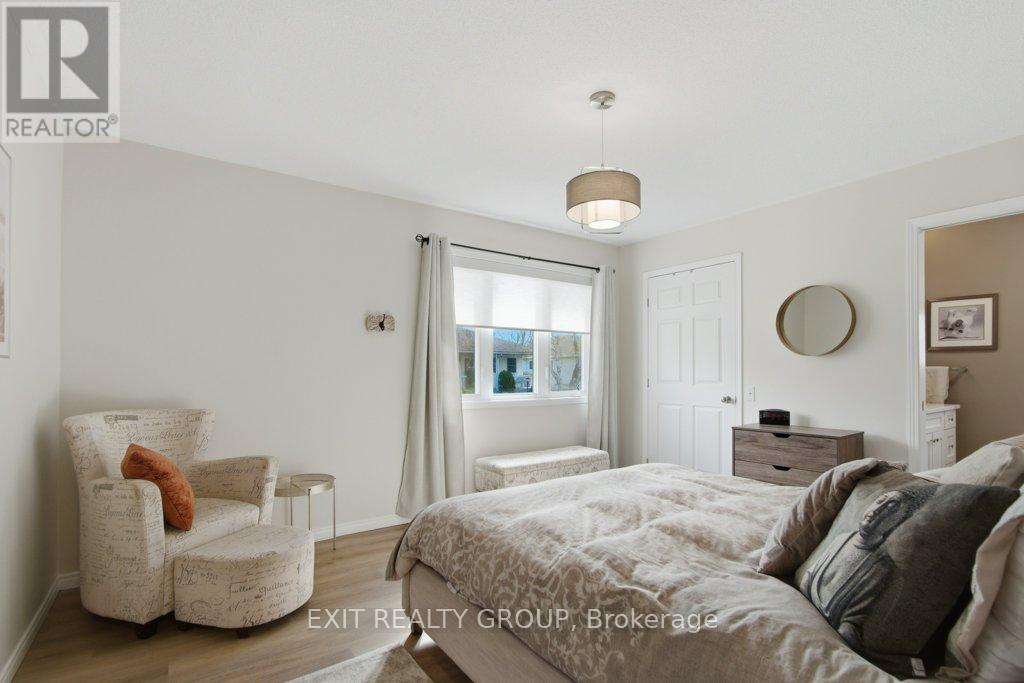 73 SAND BANKS COURT - 21