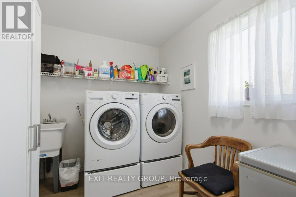 73 SAND BANKS COURT - 24