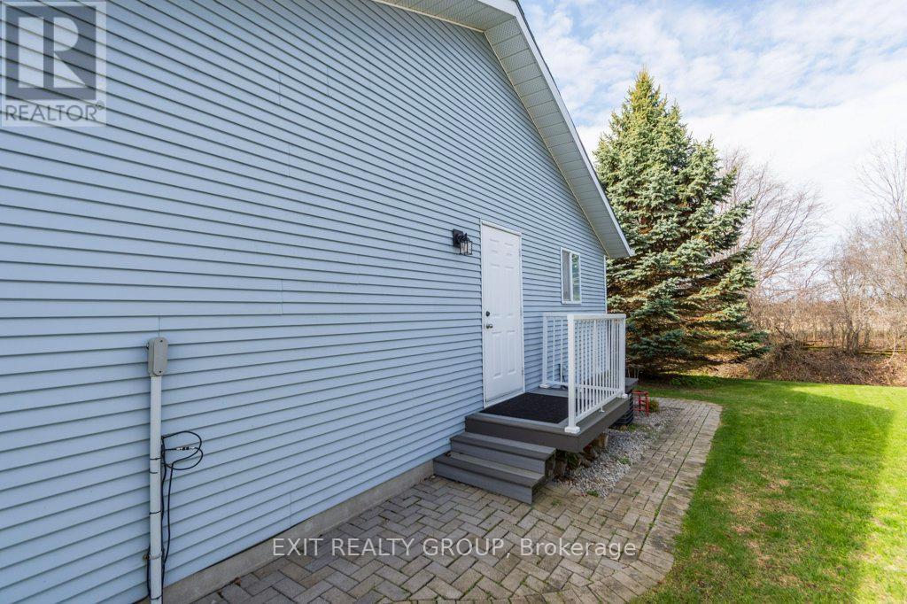 73 SAND BANKS COURT - 28