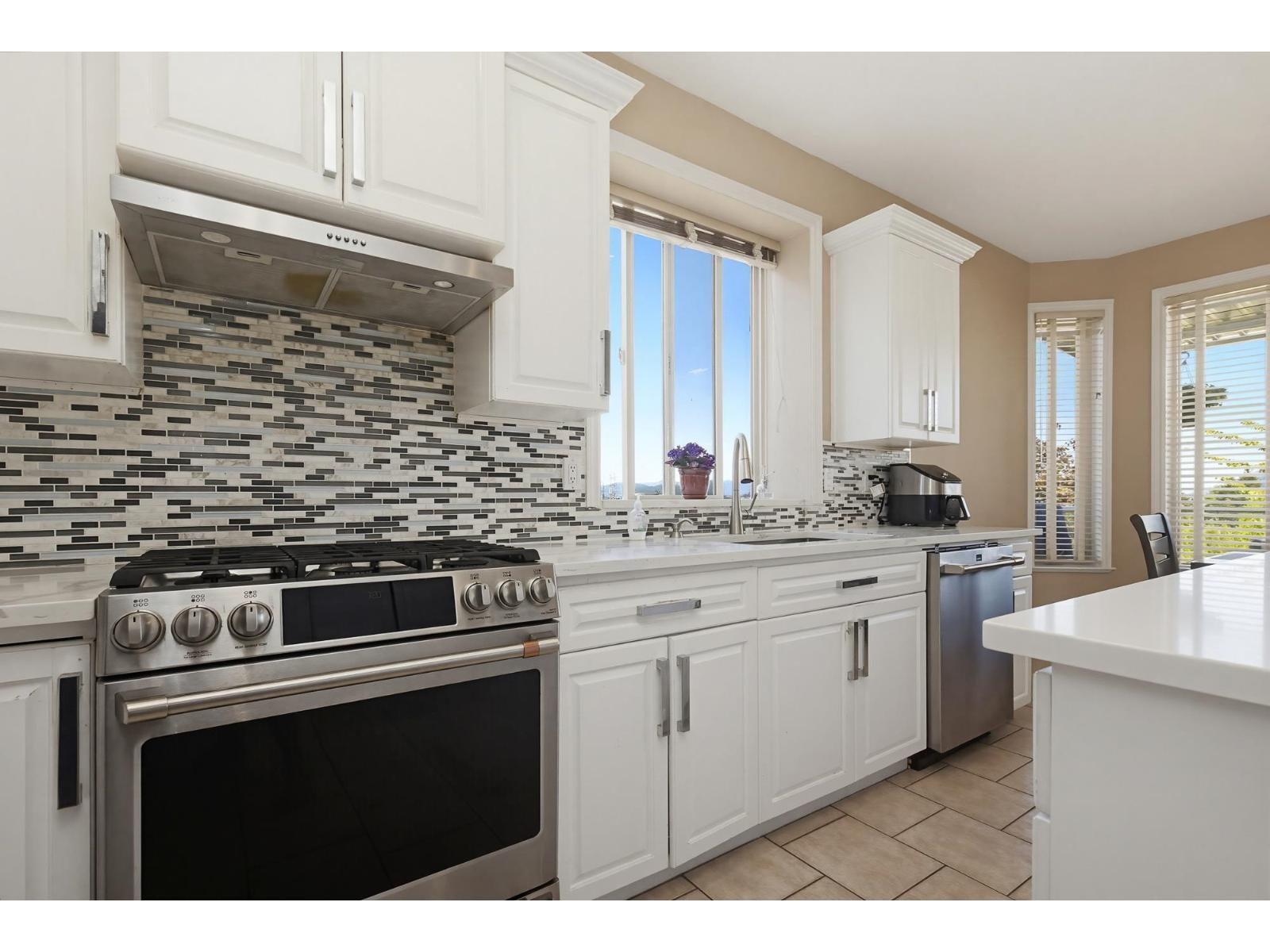 7 Bed, 5 Bath House for Sale in Abbotsford – 3582 VIEWMOUNT PLACE, Abbotsford - Image 11