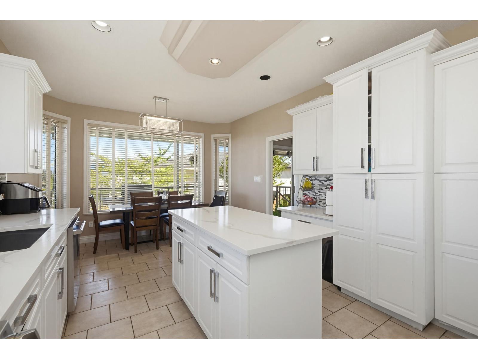 7 Bed, 5 Bath House for Sale in Abbotsford – 3582 VIEWMOUNT PLACE, Abbotsford - Image 12