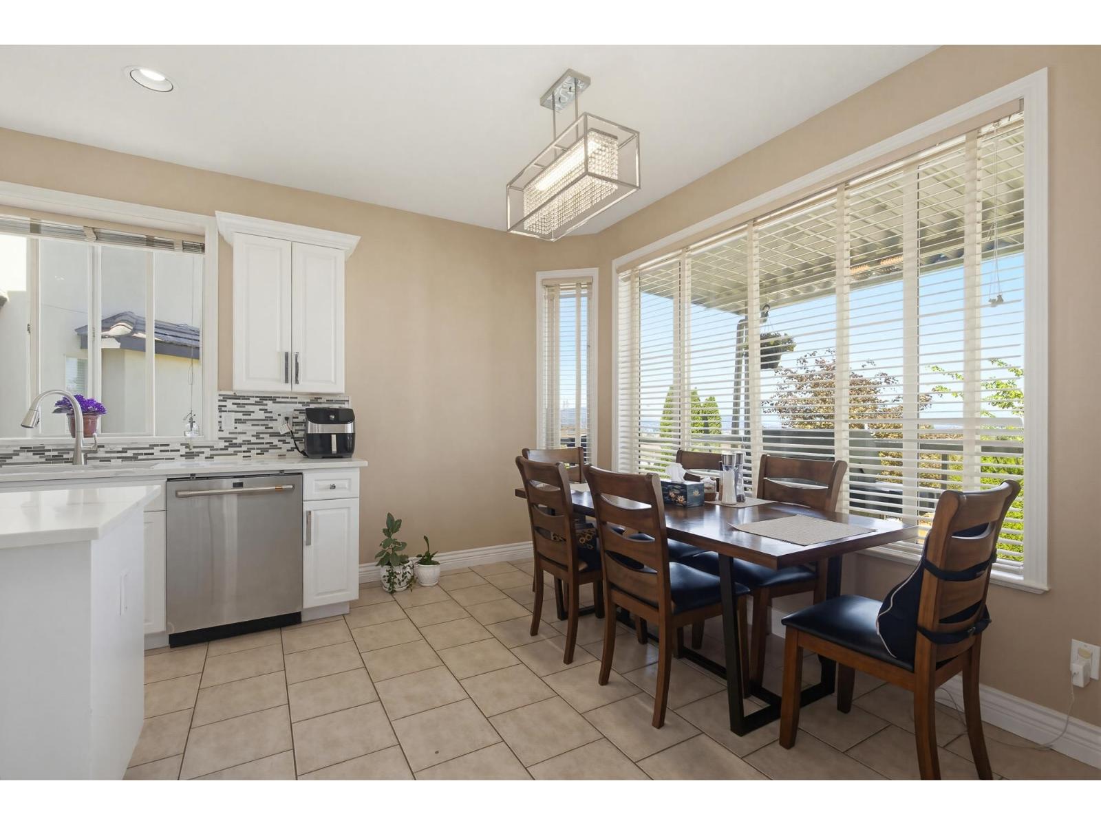 7 Bed, 5 Bath House for Sale in Abbotsford – 3582 VIEWMOUNT PLACE, Abbotsford - Image 15