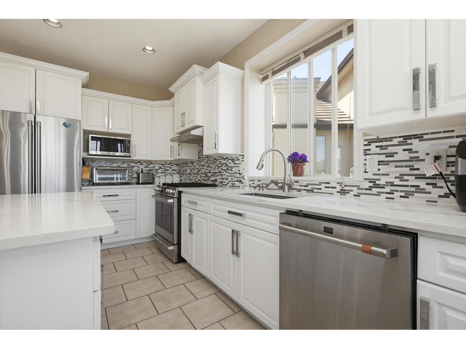 7 Bed, 5 Bath House for Sale in Abbotsford – 3582 VIEWMOUNT PLACE, Abbotsford - Image 8