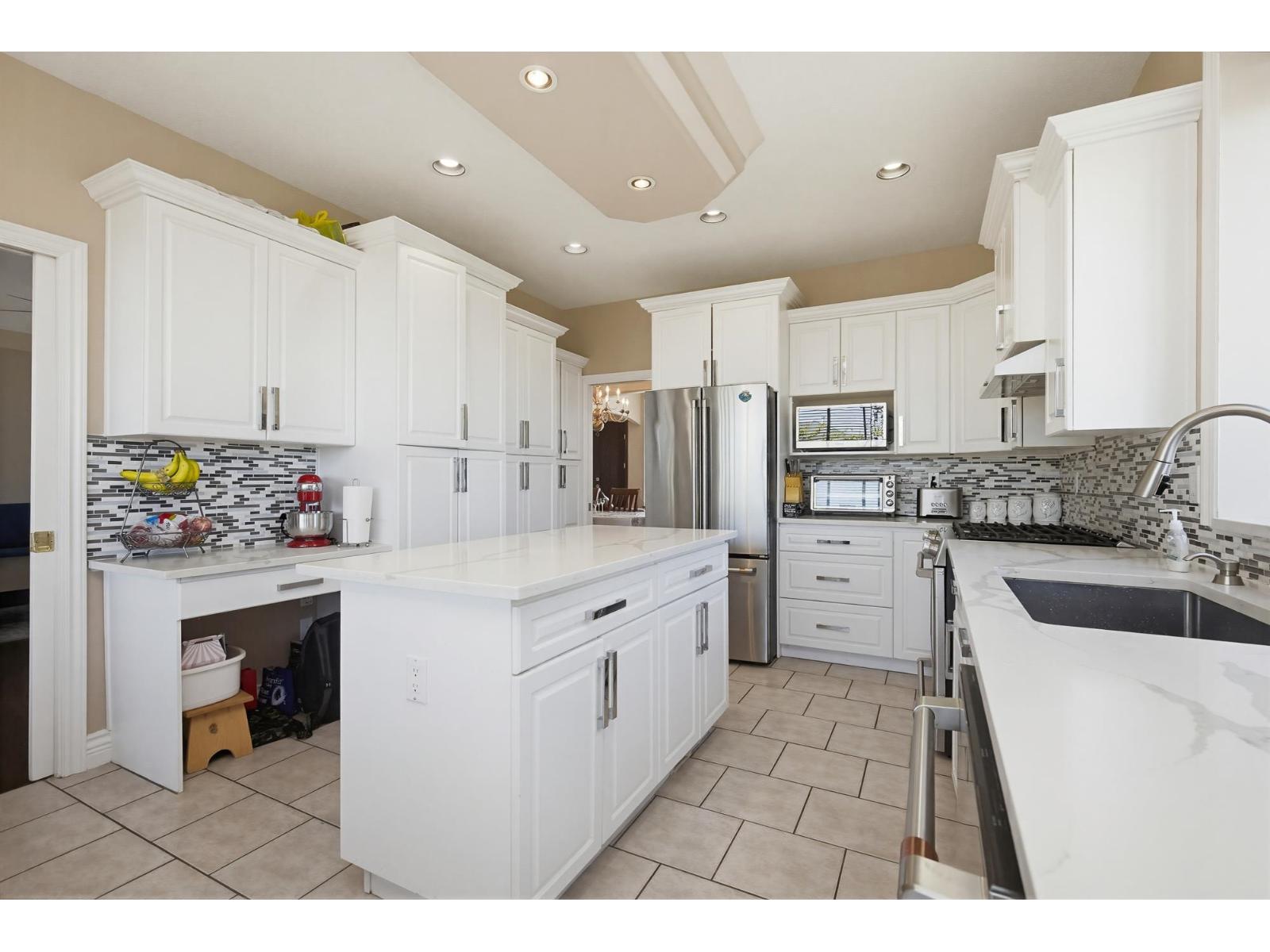 7 Bed, 5 Bath House for Sale in Abbotsford – 3582 VIEWMOUNT PLACE, Abbotsford - Image 6