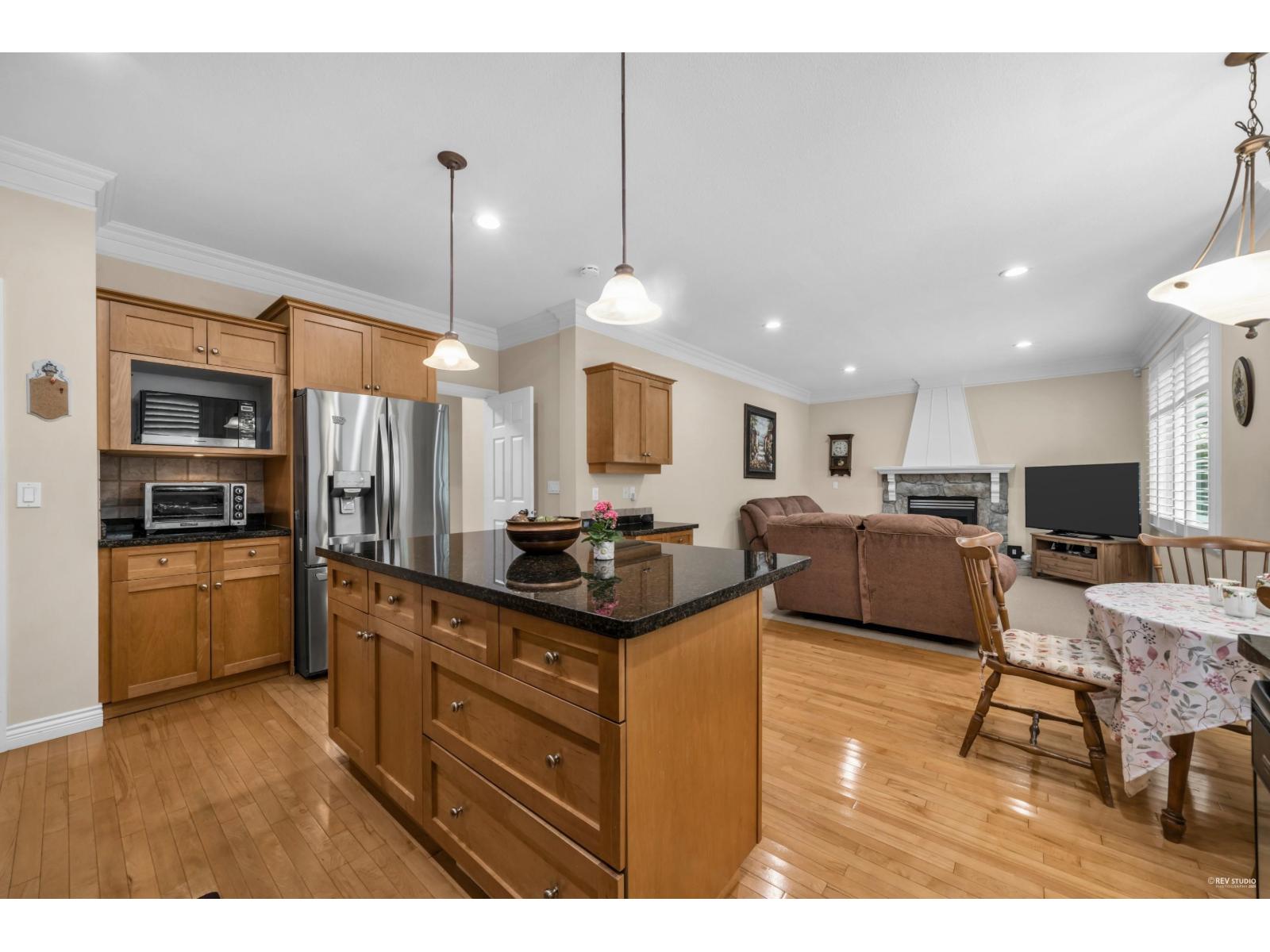 House in Surrey - Image 11