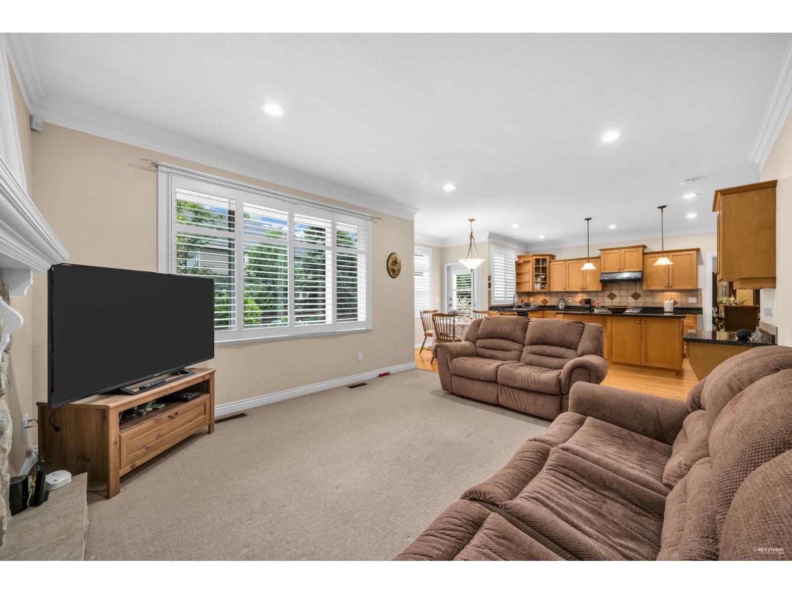 House in Surrey - Image 13