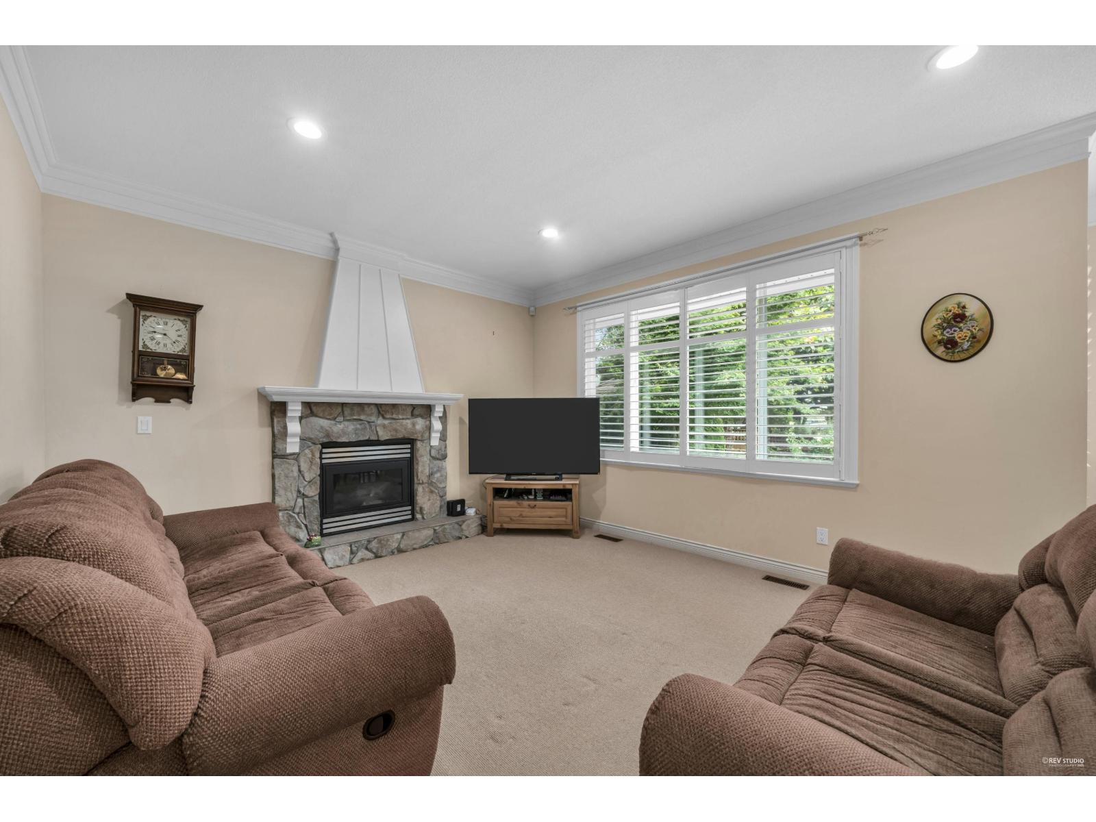 House in Surrey - Image 14