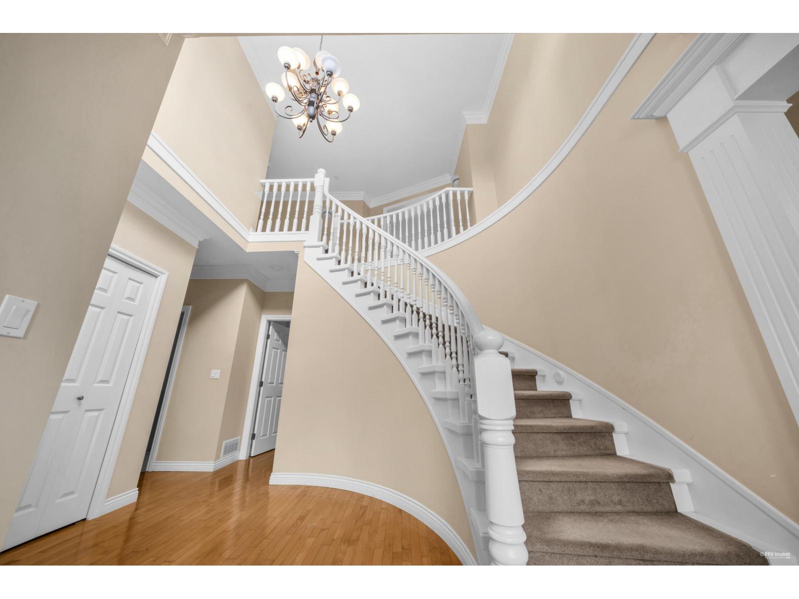 House in Surrey - Image 17