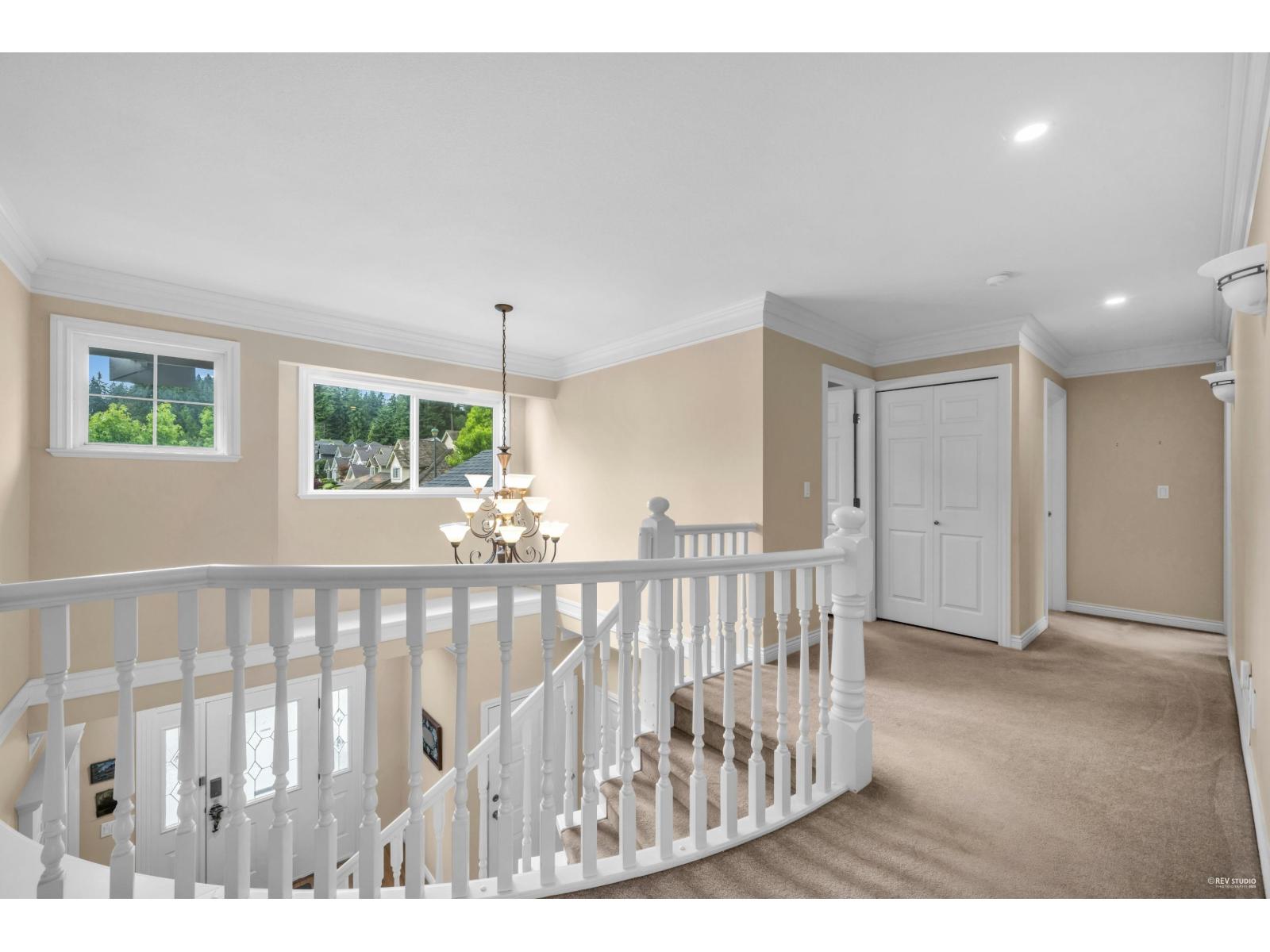 House in Surrey - Image 18