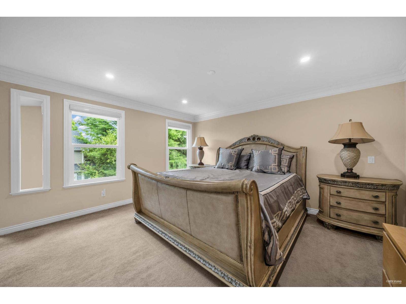 House in Surrey - Image 19